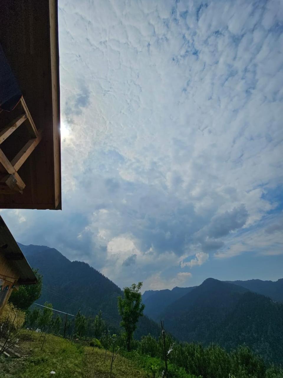 Deep In Woods Villa Jibhi ภายนอก รูปภาพ